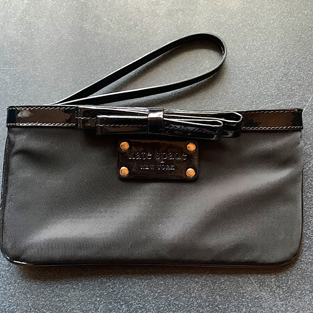 Kate spade wristlet black w/bow 🎀 ♠️ Firm on Price